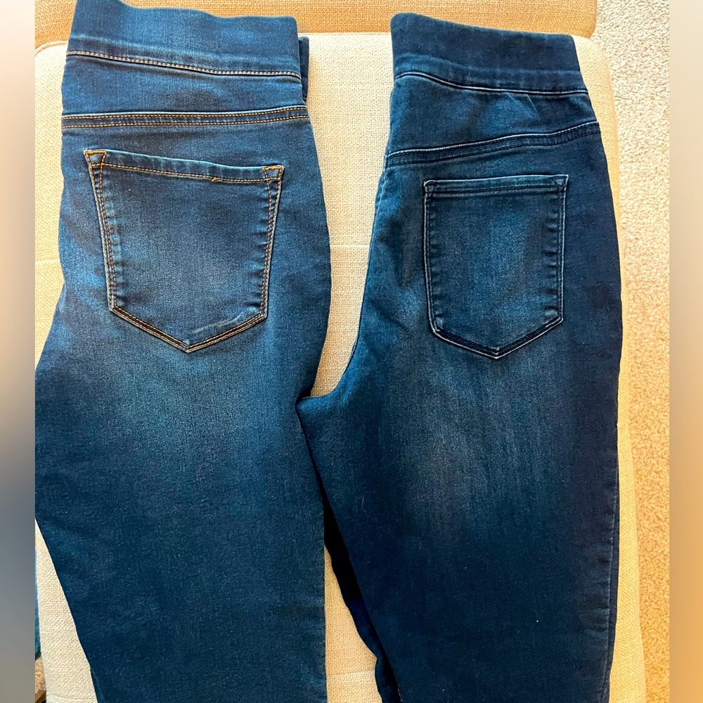 Nine West Jeggins size 6, two pairs.